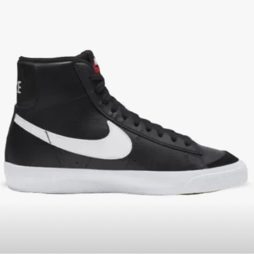 Nike Blazers size 8 men’s women’s 7 awesome worn one time